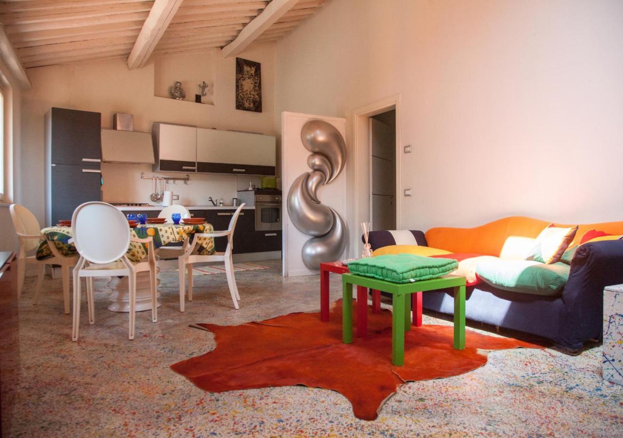 Appartement Pollock Attic In Historic City Center à Lucques Extérieur photo